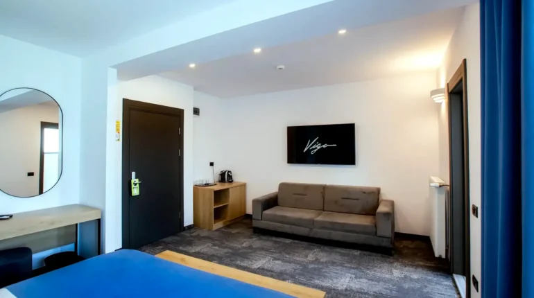 CAMERA KING SUPERIOARA HOTEL VIGO (4)